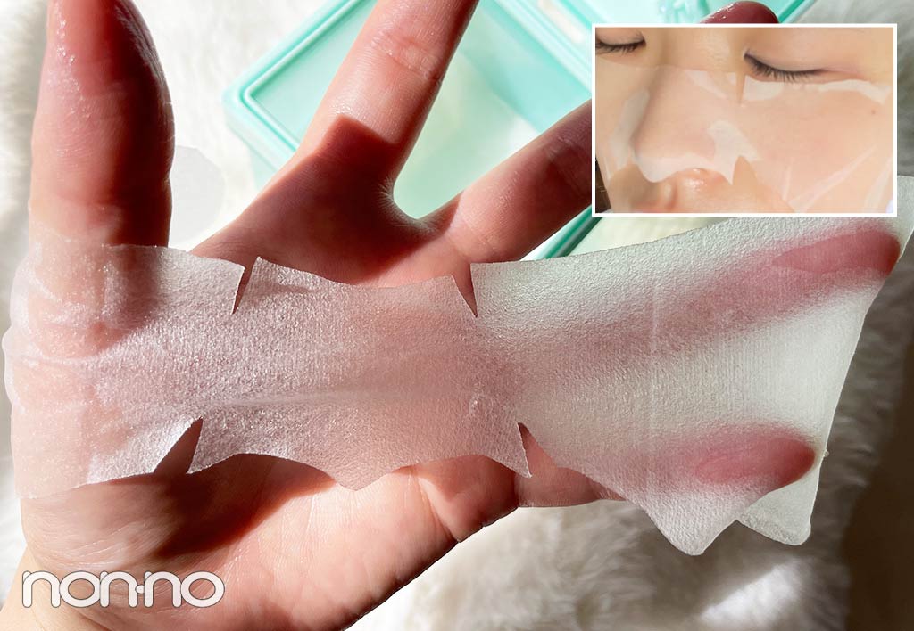 バイティースリーの部分用マスク「CLEAR POINT MASK」のシートを手にとった時、肌にのせたときの写真