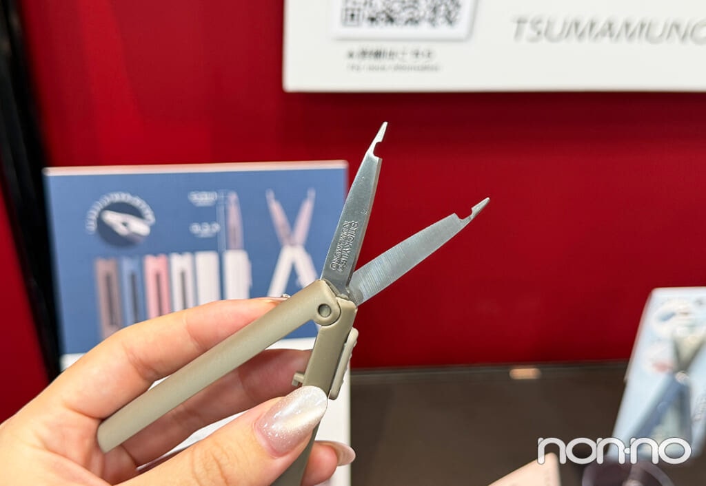 【トレンド部門の優秀賞】サンスター文具株式会社の「スティッキールはさみ ツマムノ」