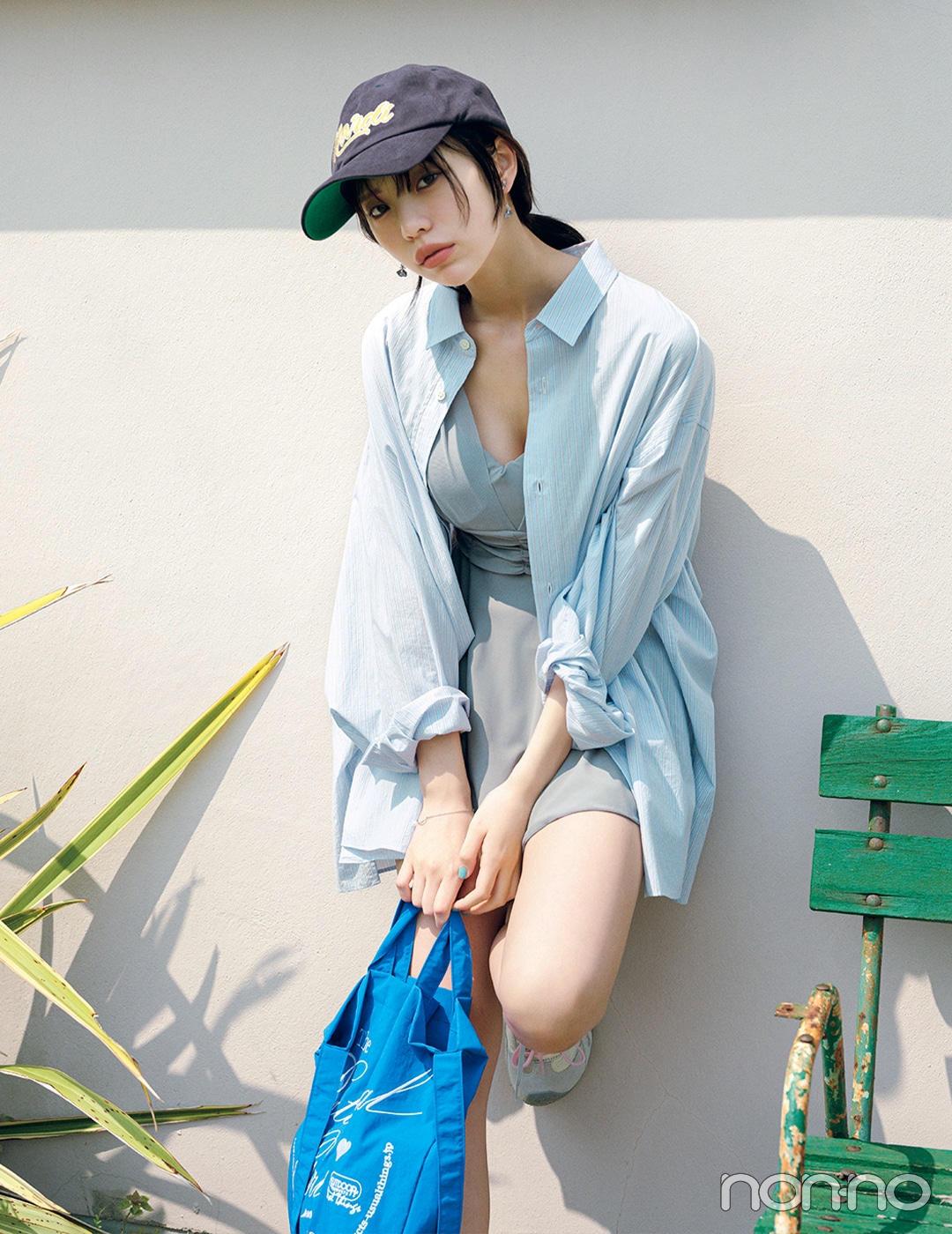 フレアワンピ水着を着た菊地姫奈