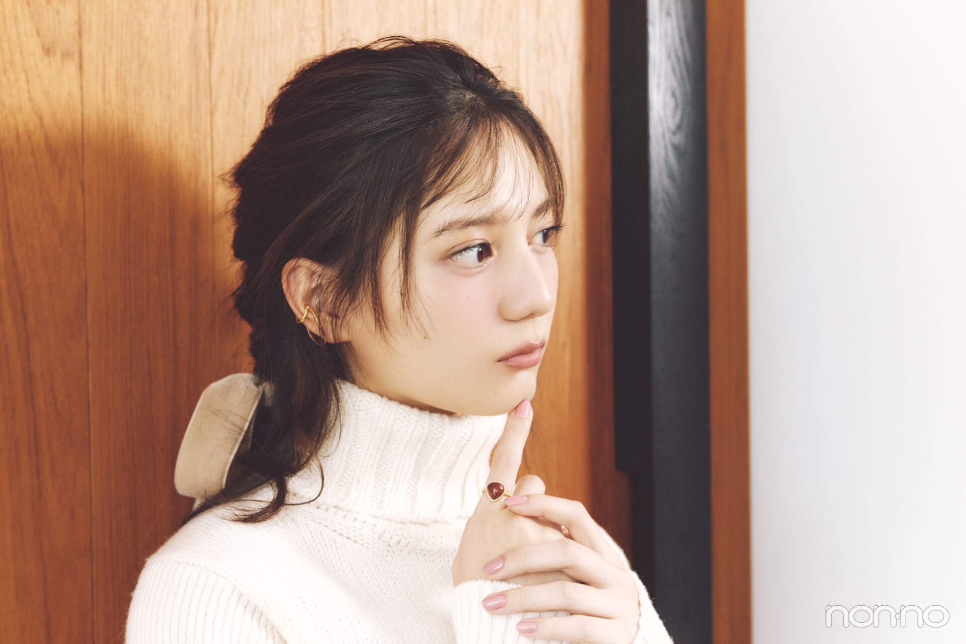 小坂菜緒のヘアアレ14daysのリボン編み込みのアザーカット