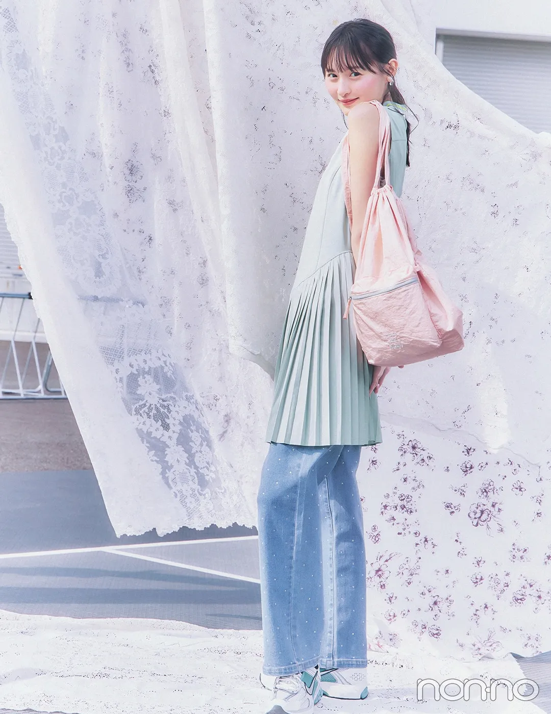 遠藤さくらが着こなす大学生の一週間コーデ 木曜日のデニムコーデ