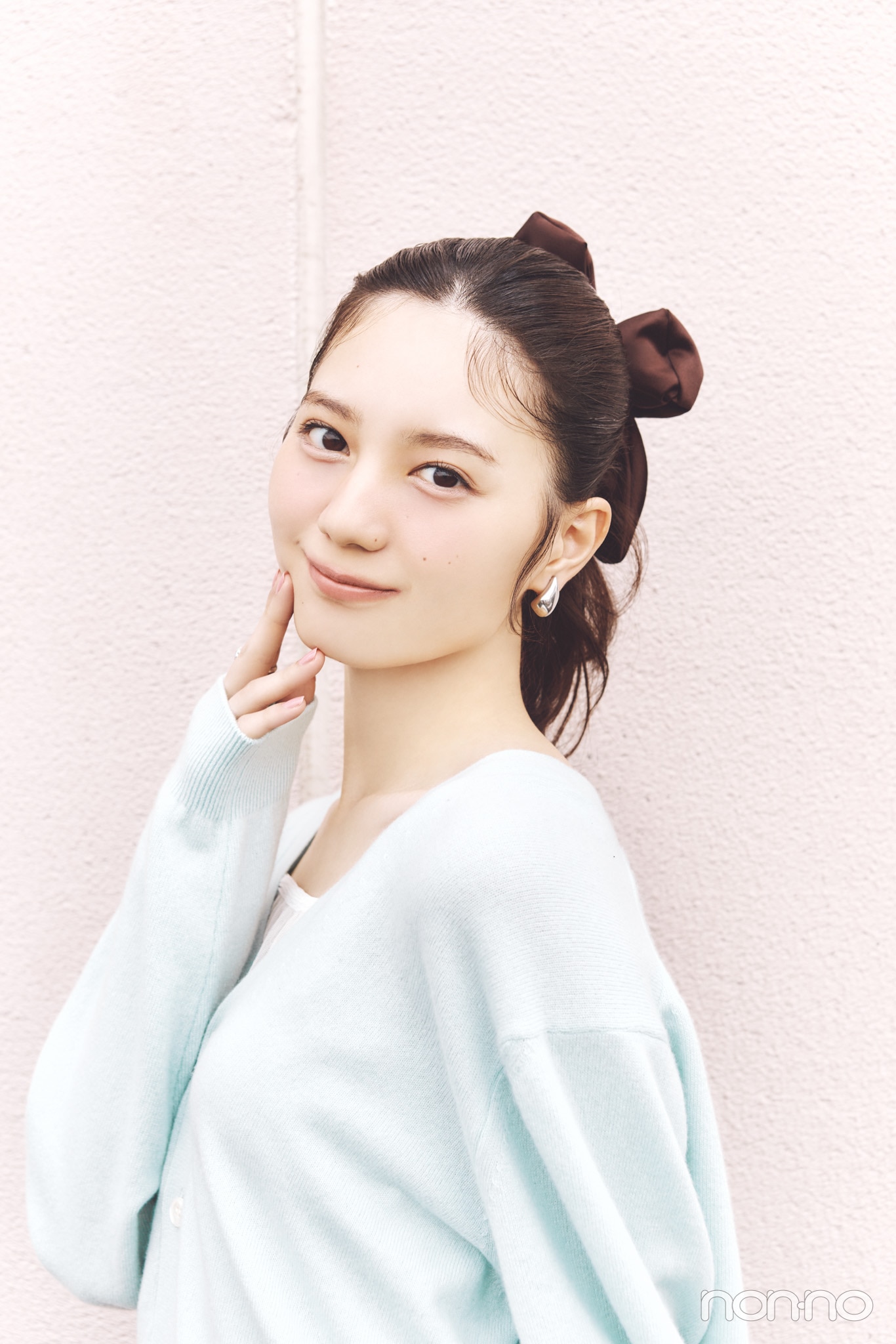 小坂菜緒のヘアアレ14daysのシュシュおだんごの仕上がりカット