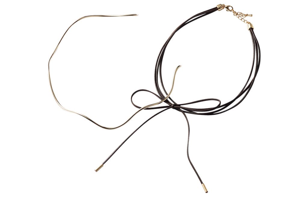 白Tシャツに合うチョーカー