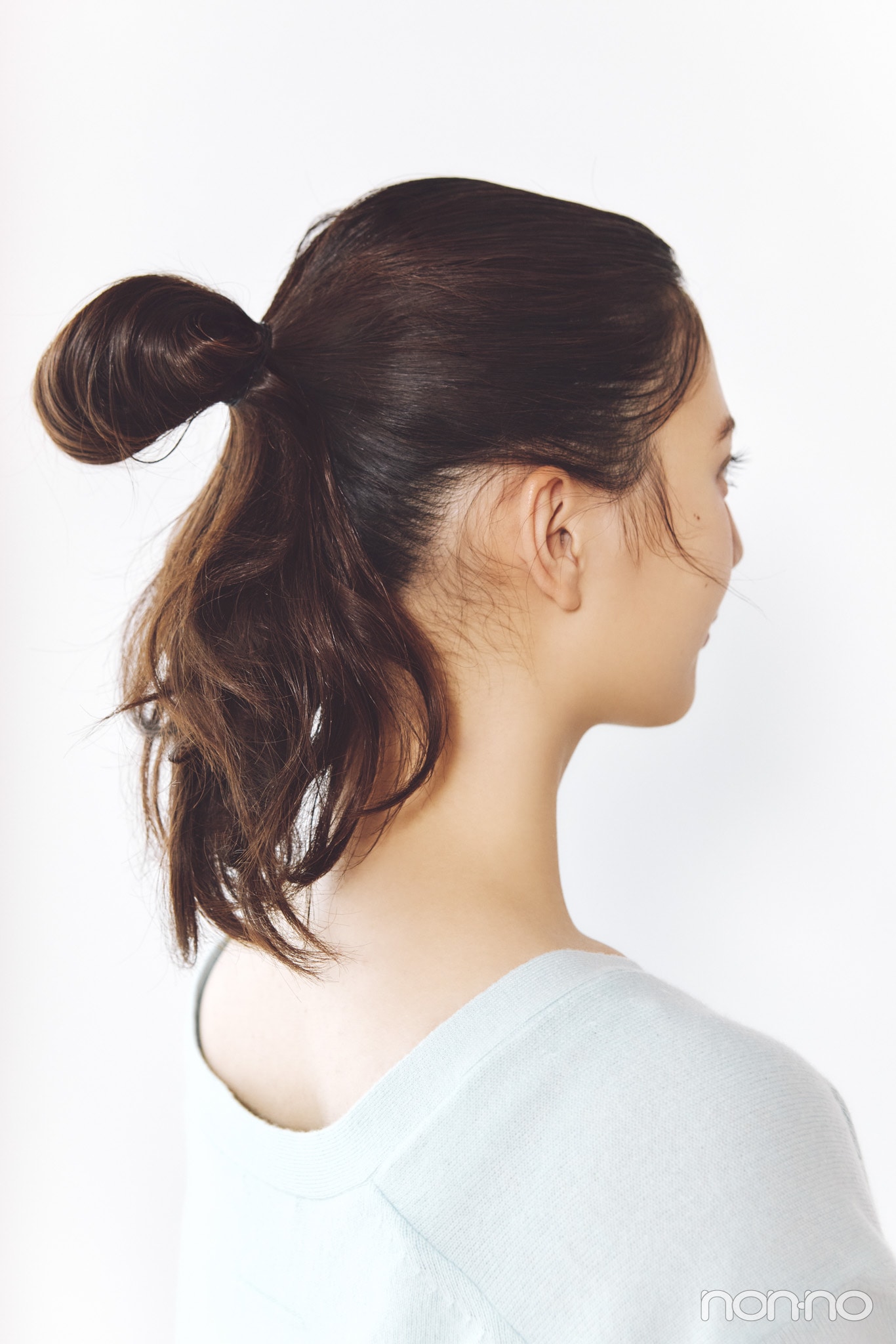 小坂菜緒のヘアアレ14daysのシュシュおだんごのプロセス②