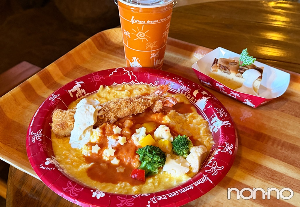 オムライスのセットメニュー、ディズニーランドのクリスマスレストランメニュー