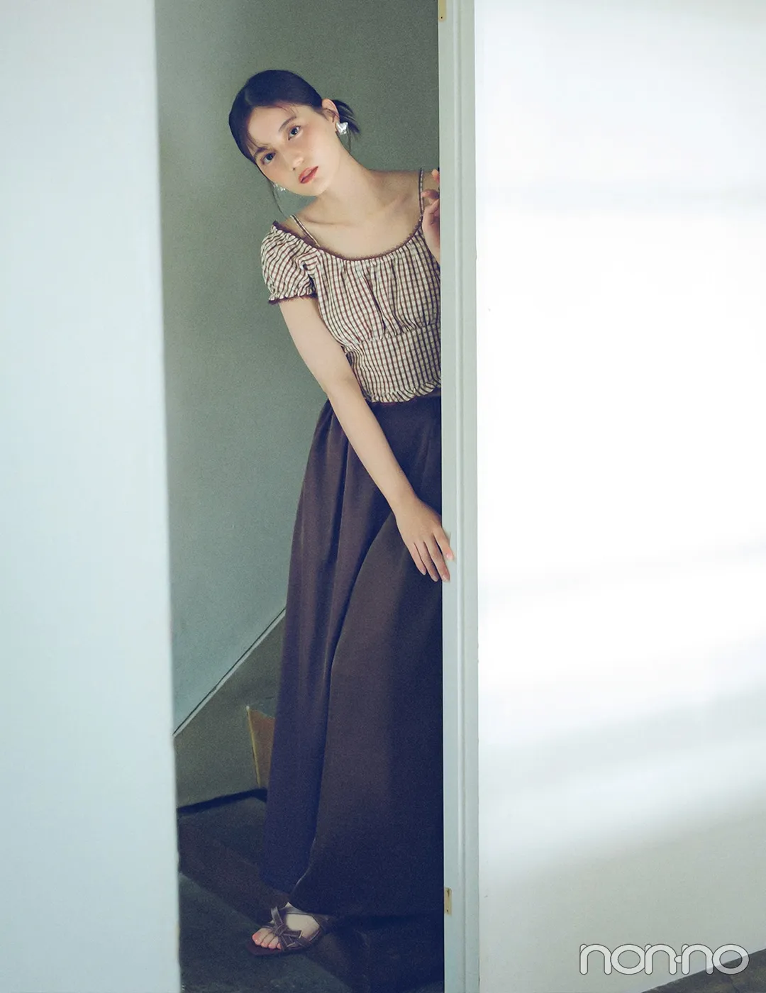 小坂菜緒の大学生の一週間コーデ、水曜日のパンツスタイル