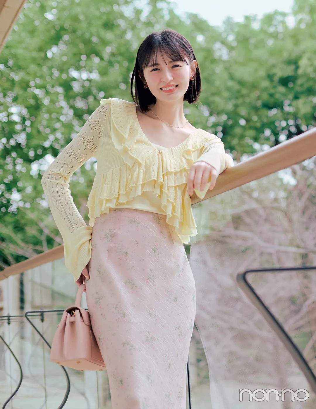 遠藤さくらが着こなす大学生の一週間コーデ 木曜日のスカートコーデ