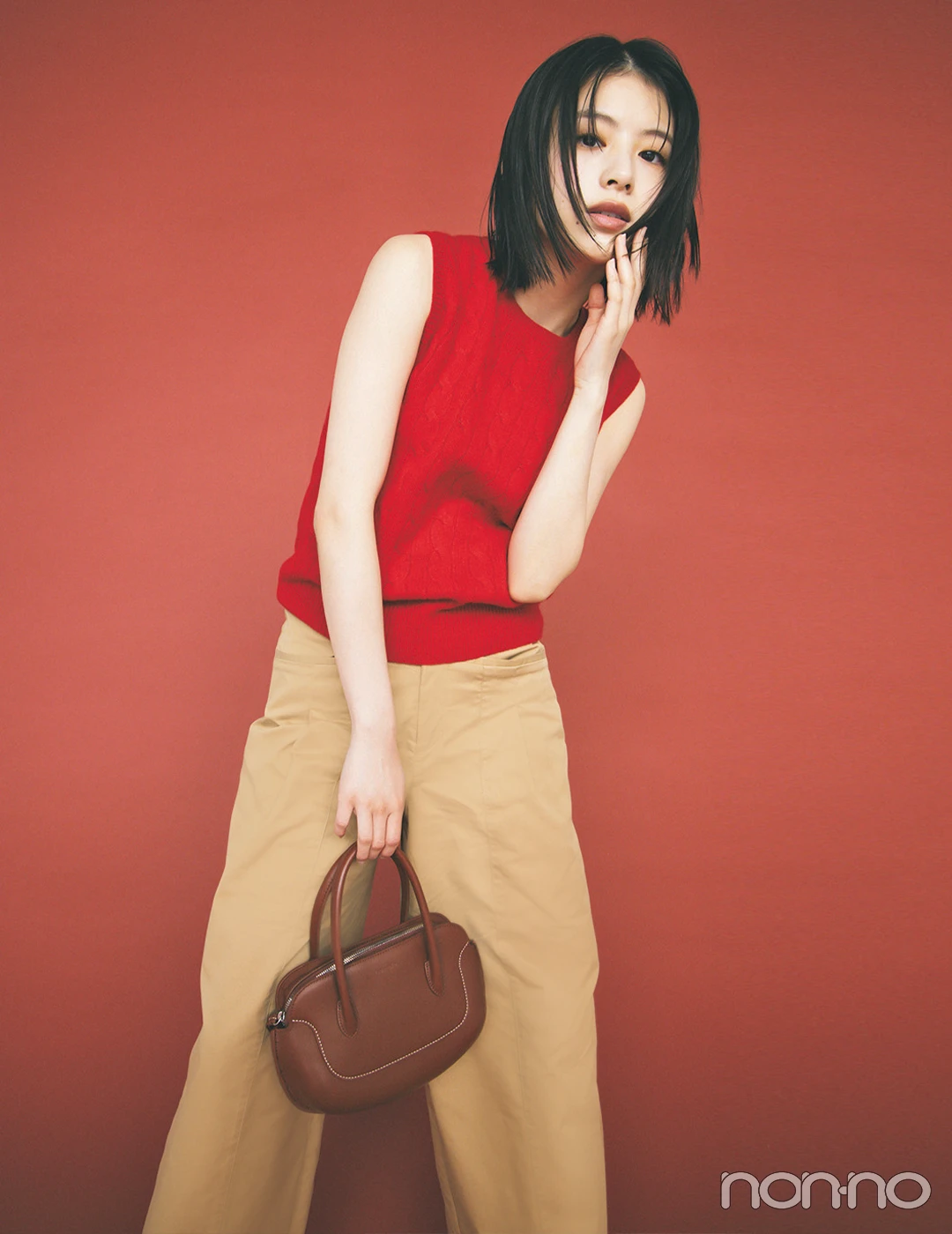 出口夏希の大学生の一週間コーデ、月曜日のノースリニットスタイル