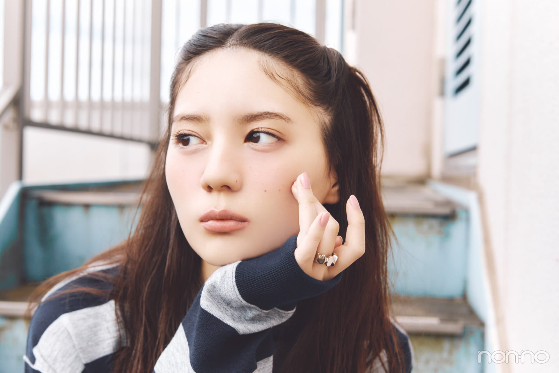 小坂菜緒のヘアアレ14daysのねじねじ前髪のアザーカット