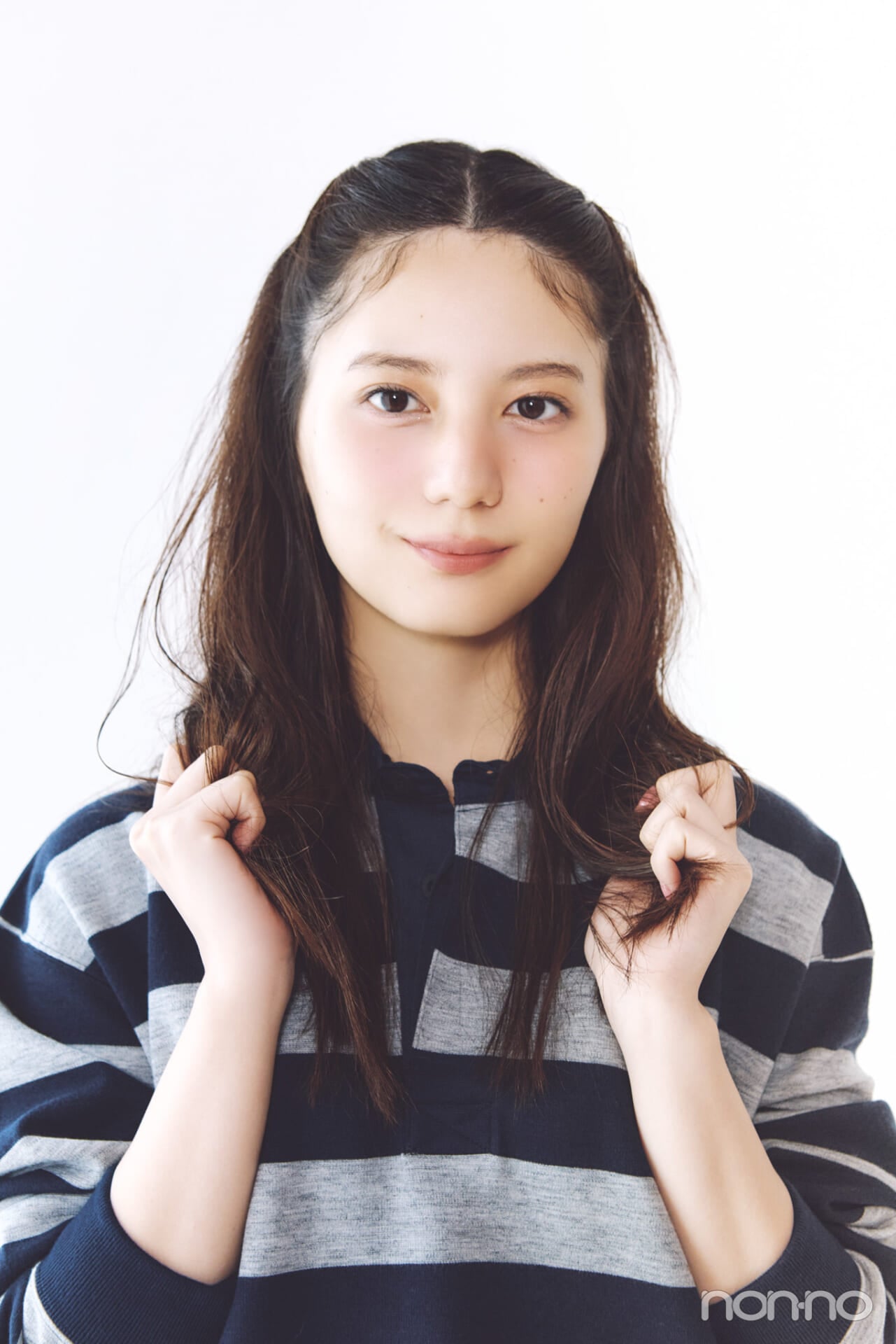 小坂菜緒のヘアアレ14daysのねじねじ前髪のプロセス②