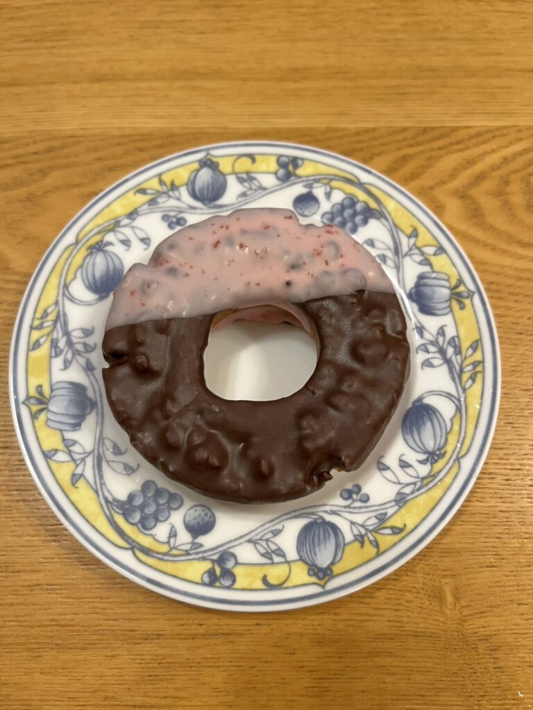 同じくミスタードーナツから発売されている『ブラックサンダーチョコファッション』の写真。