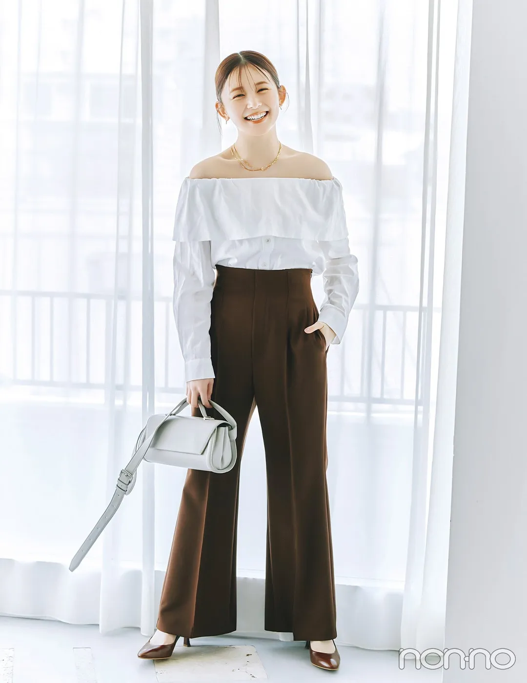 久間田琳加の大学生の一週間コーデ、金曜日のパンツスタイル