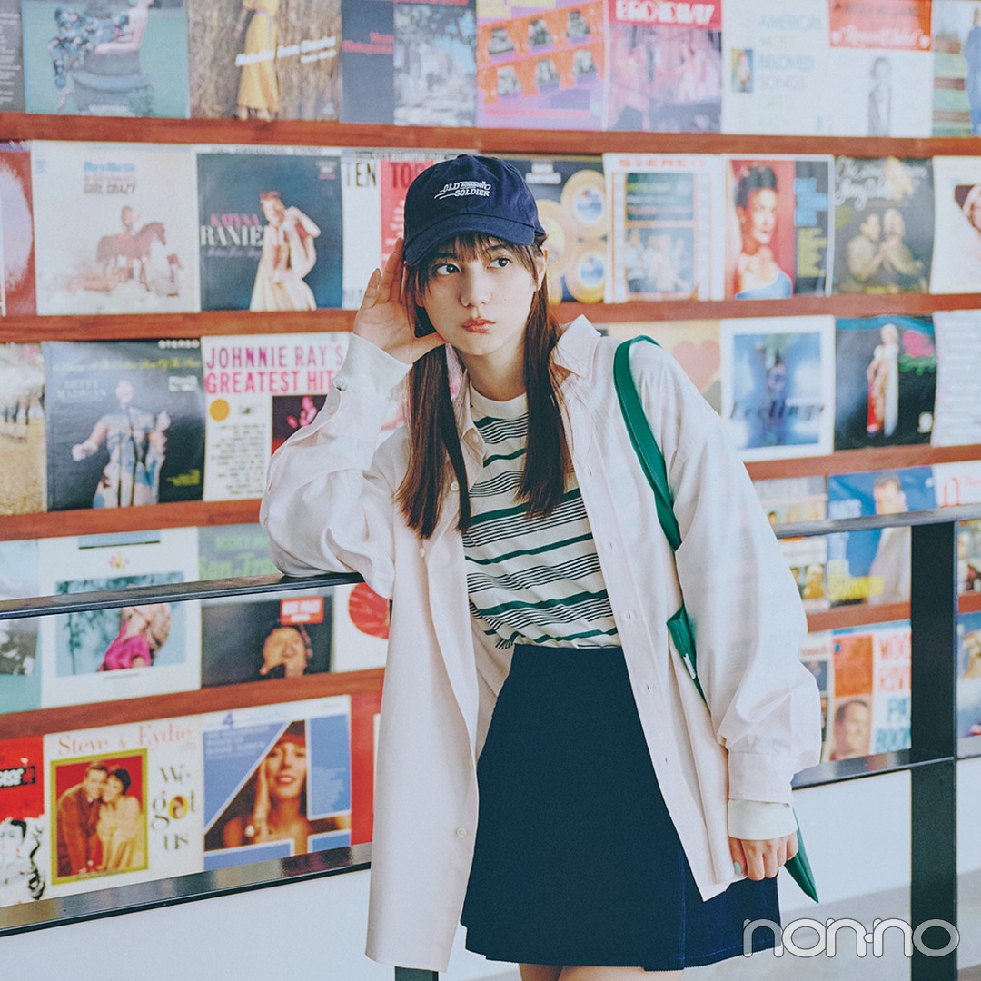 ミニスカの可愛げを引き出すスポーティ小物【大学生の毎日コーデ】