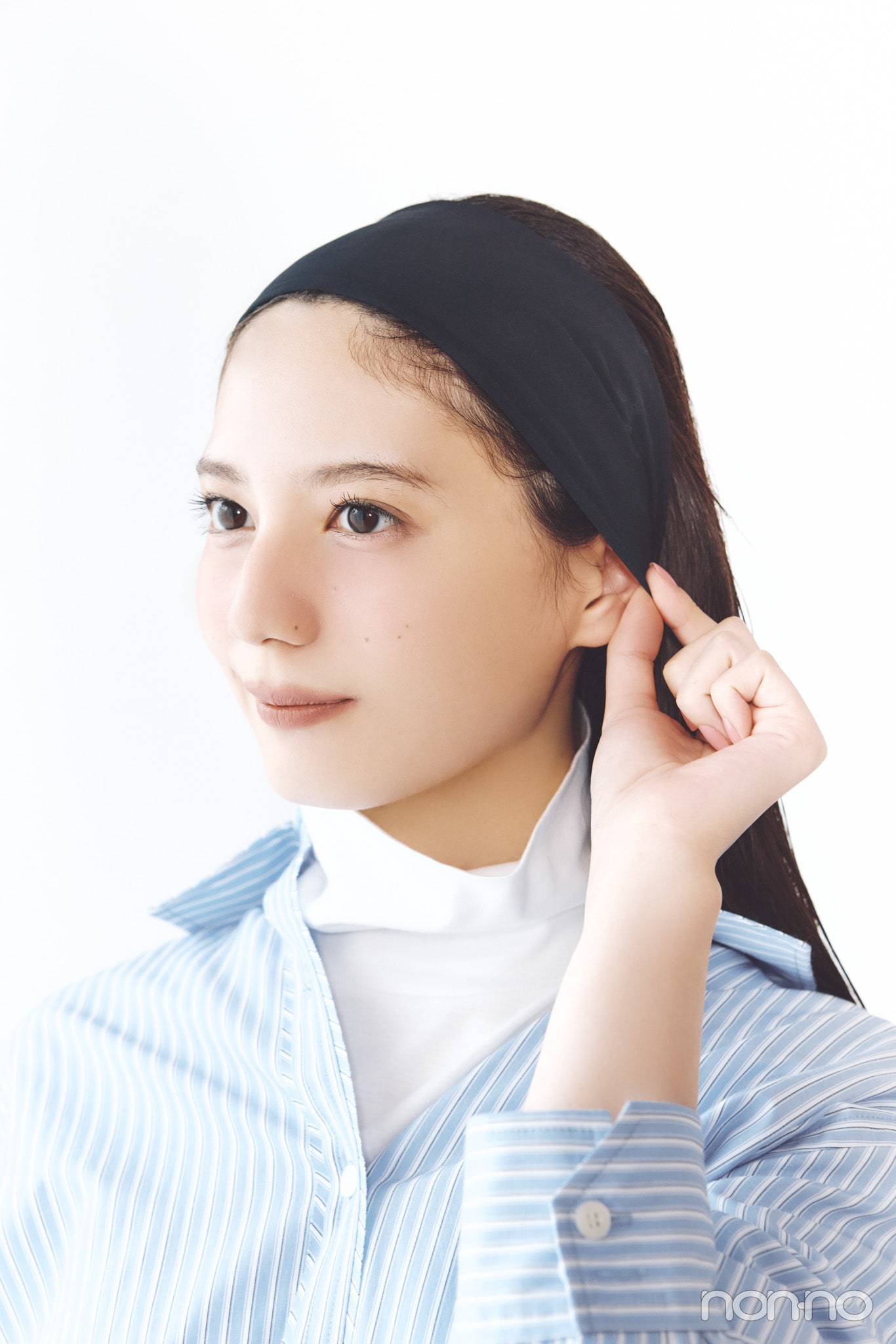 小坂菜緒のヘアアレ14daysのターバンアレンジのプロセス②