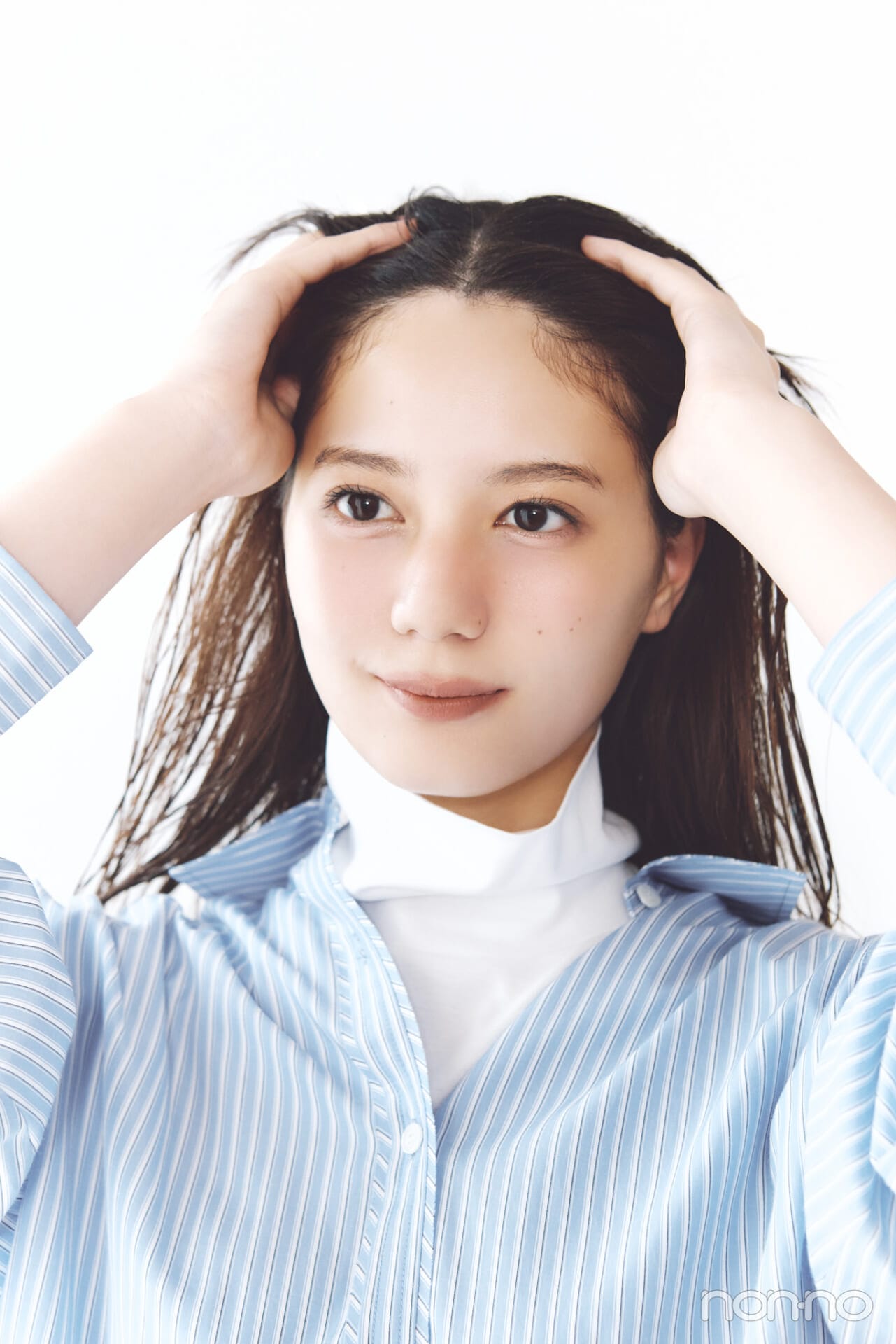 小坂菜緒のヘアアレ14daysのターバンアレンジのプロセス①