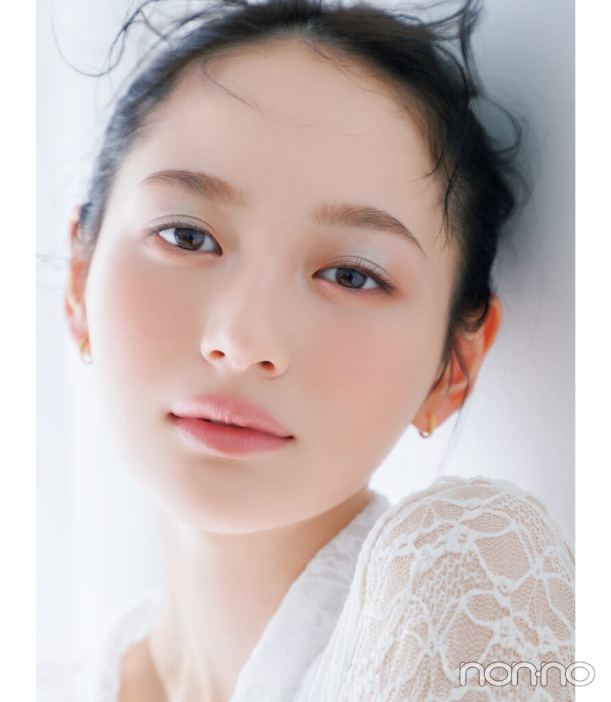 加藤栞の“多幸感肌 ”のつくり方プモデルカット3-1