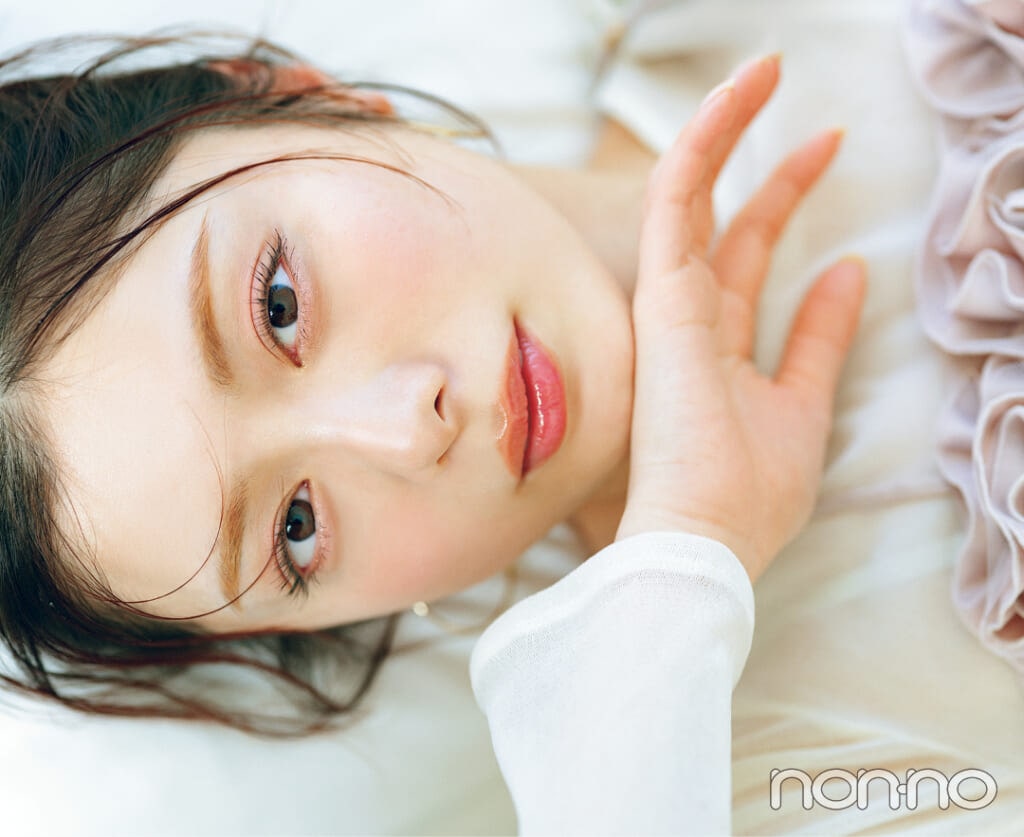 ジルスチュアート　ドレスドブルーム アイズ 02を使ってスウィートメイクをした紺野彩夏