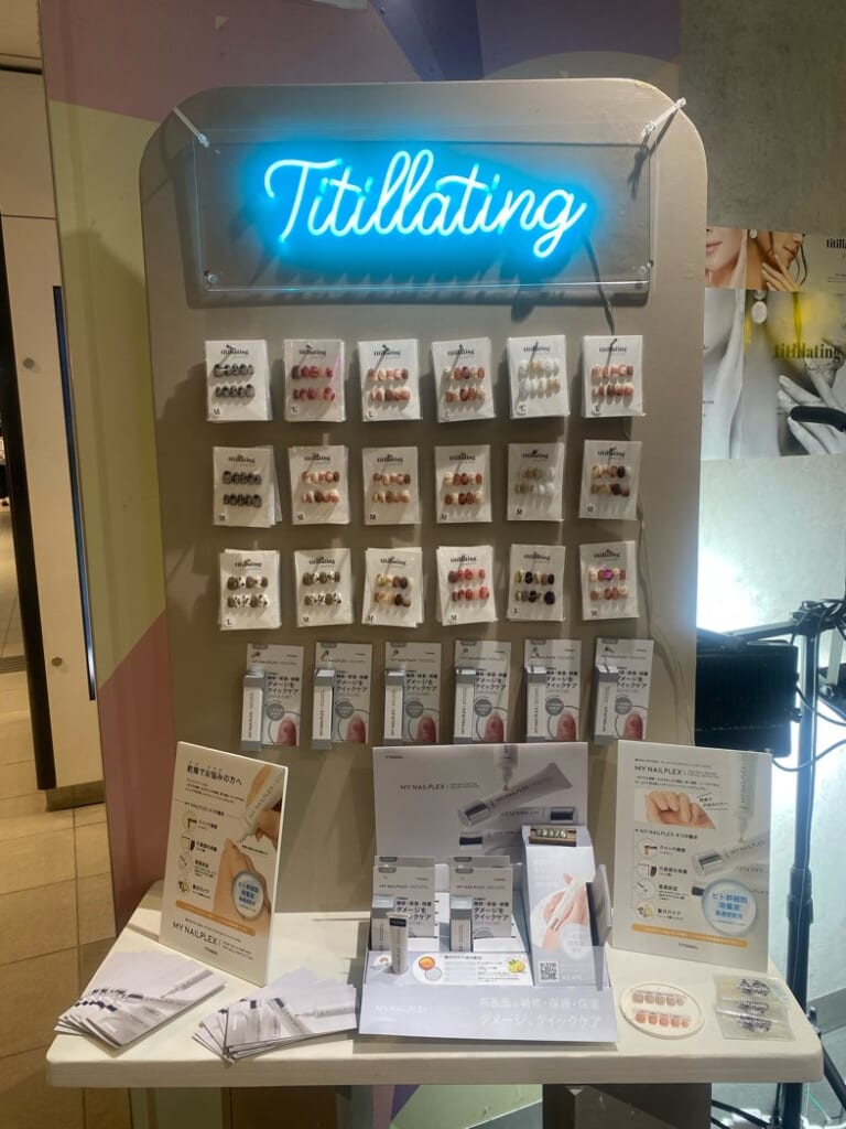 titillatingのネイルの商品棚