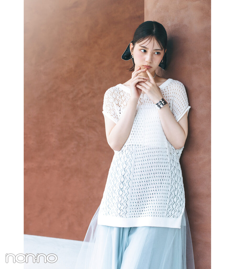 小坂菜緒のトレンドヘア小物「スクエアビッグシュシュ」