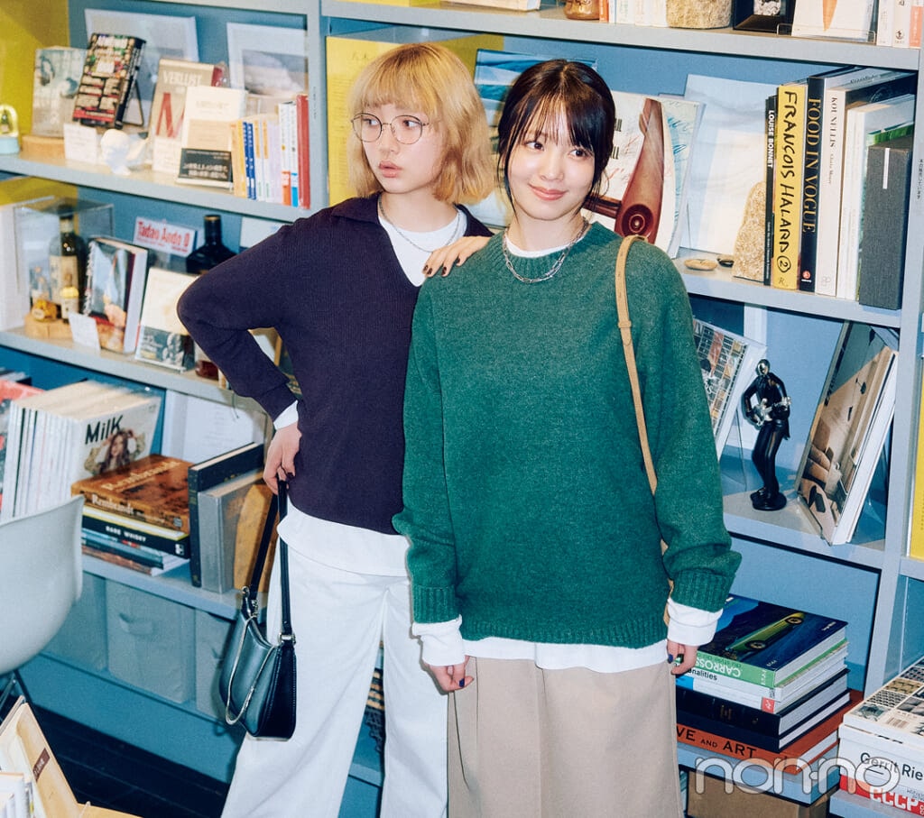 プチプラ高見えニットを着た小宮山莉渚と横田真悠2