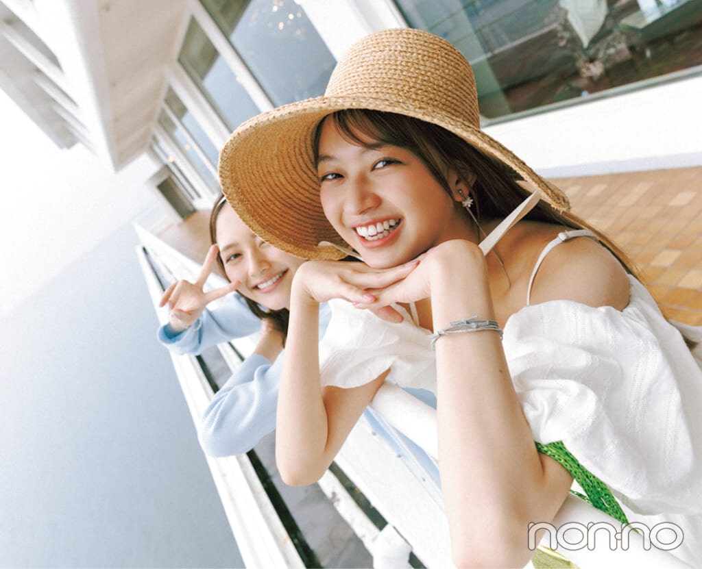 南国リゾート旅行に行く時の白ワンピースリンクコーデに合わせる麦わら帽子
