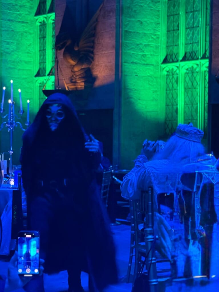 ホグワーツディナーに現れた恐怖のデスイーター