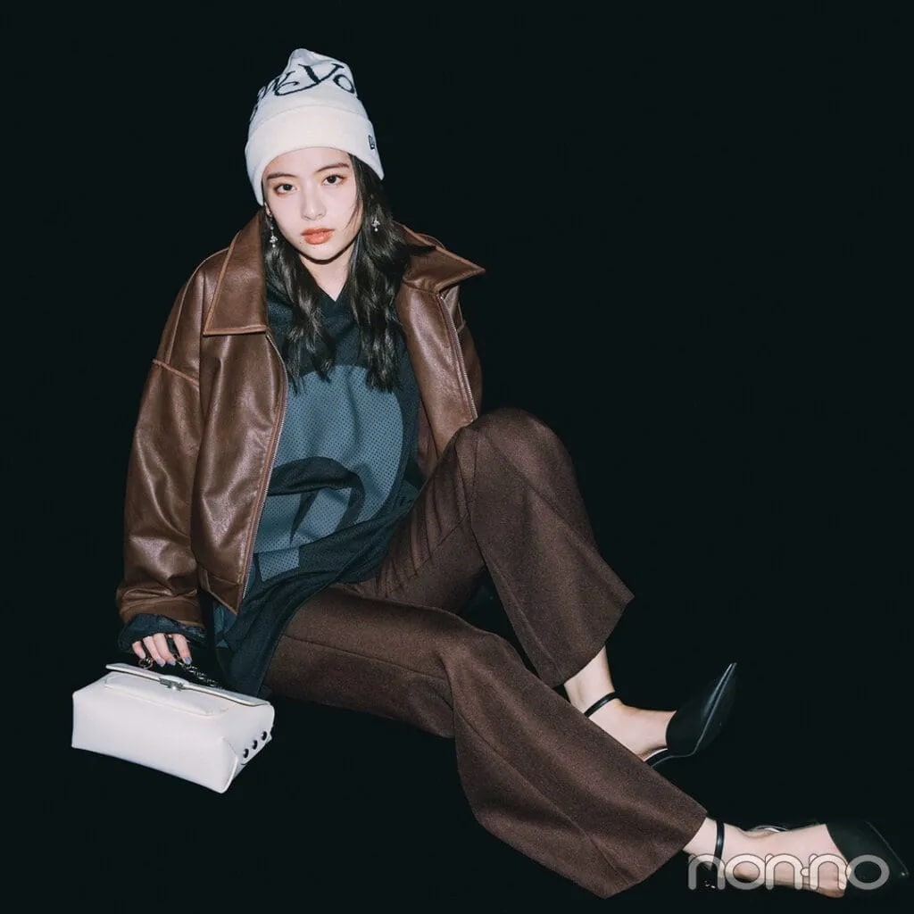 出口夏希の大学生の一週間コーデ、月曜日のパンツスタイル