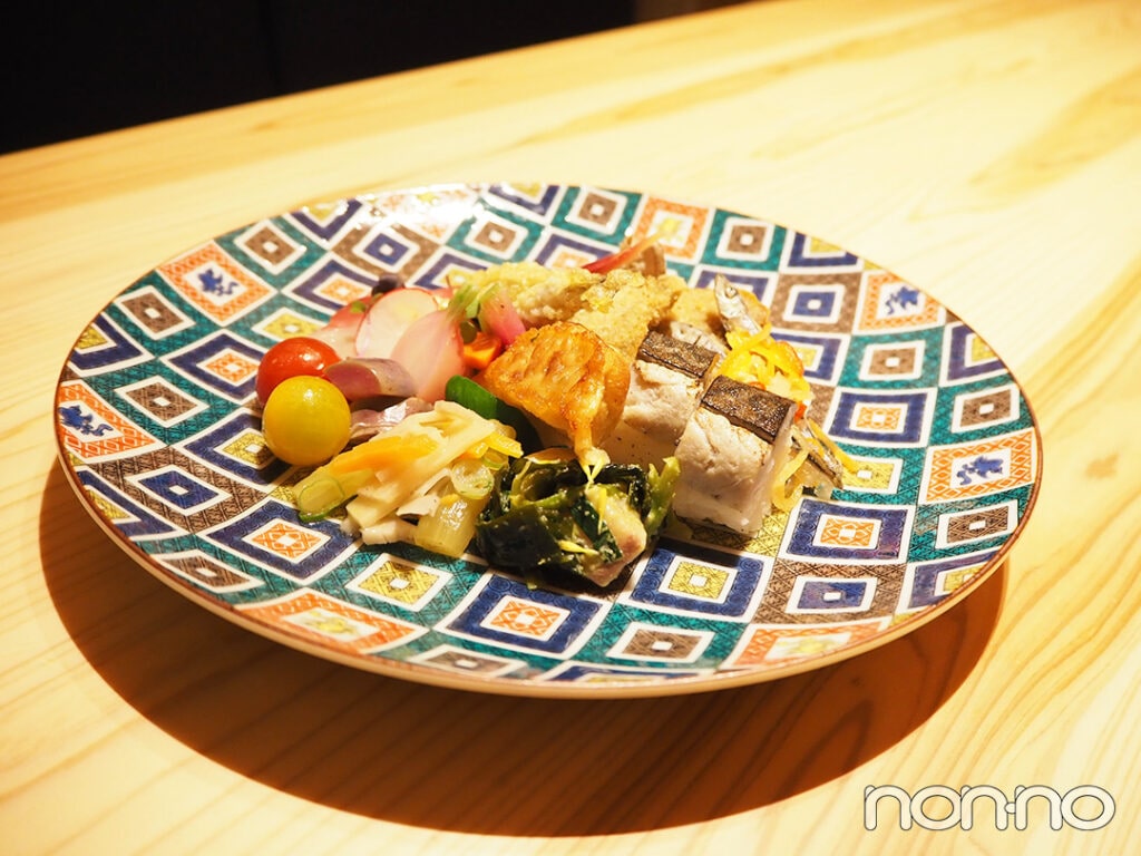 OMOダイニングでのビュッフェの盛りつけ