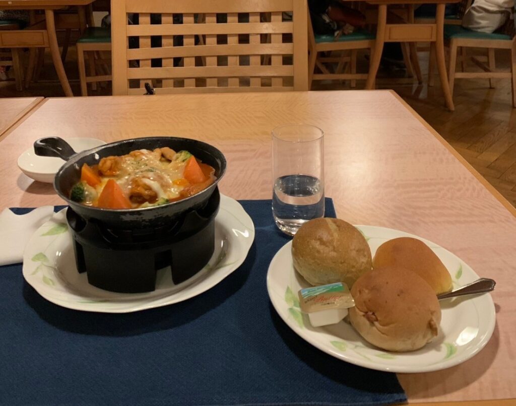 マルセイユ レストラン チキンとチーズのあつぐつ仕立て ディナー なばなの里