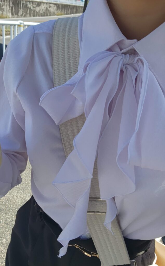 入学式 ブラウス 女子大生