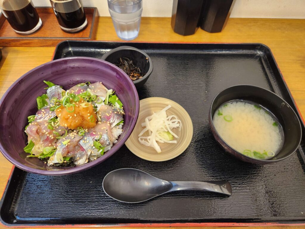 いけすや 甘だれおろしの活あじ丼