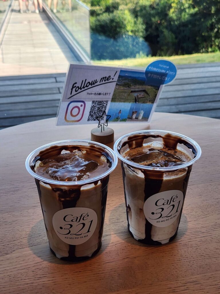 Cafe321 小室山 カフェ 地層カフェラテ