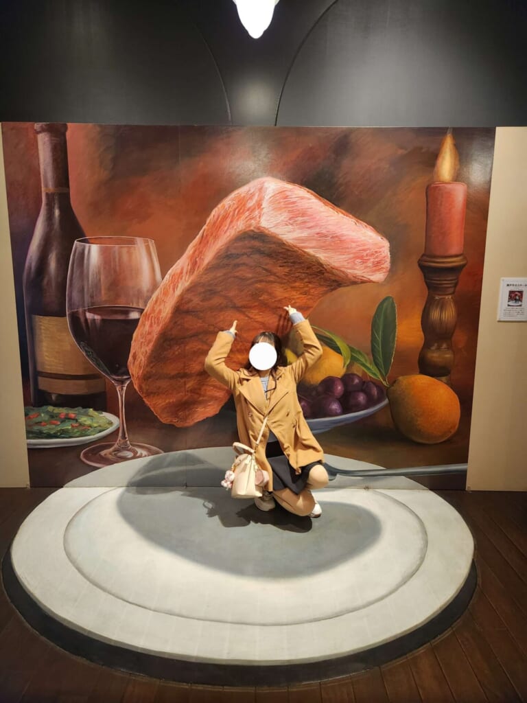 神戸トリックアート 不思議な領事館 大きいステーキ
