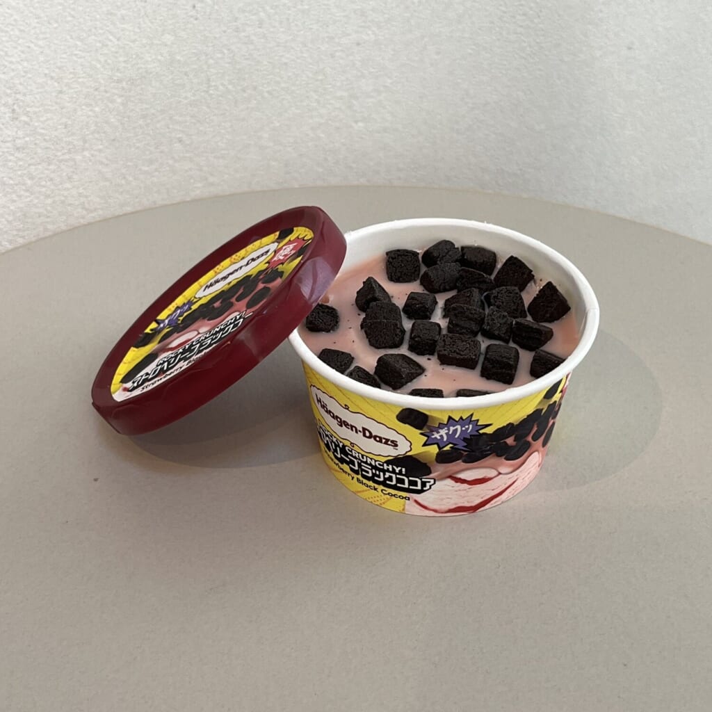 ハーゲンダッツ新作 ROCKY CRUNCHY! ストロベリーブラックココア