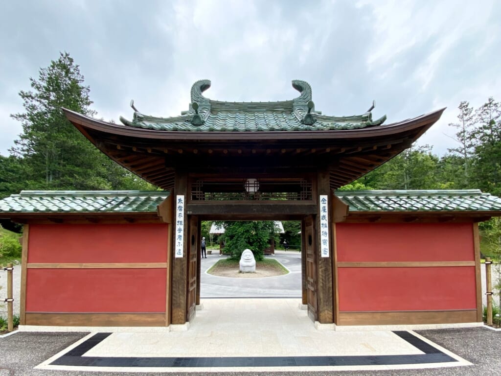 ジブリパークの無料エリア:稲楼門