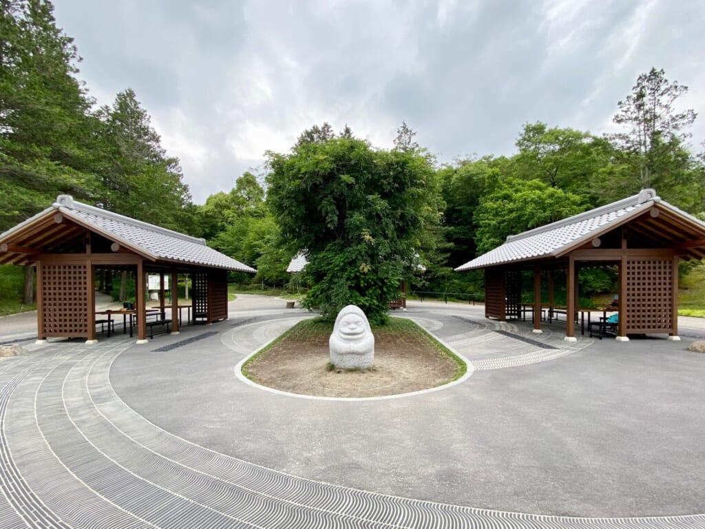 ジブリパークの無料エリア:稲楼門広場