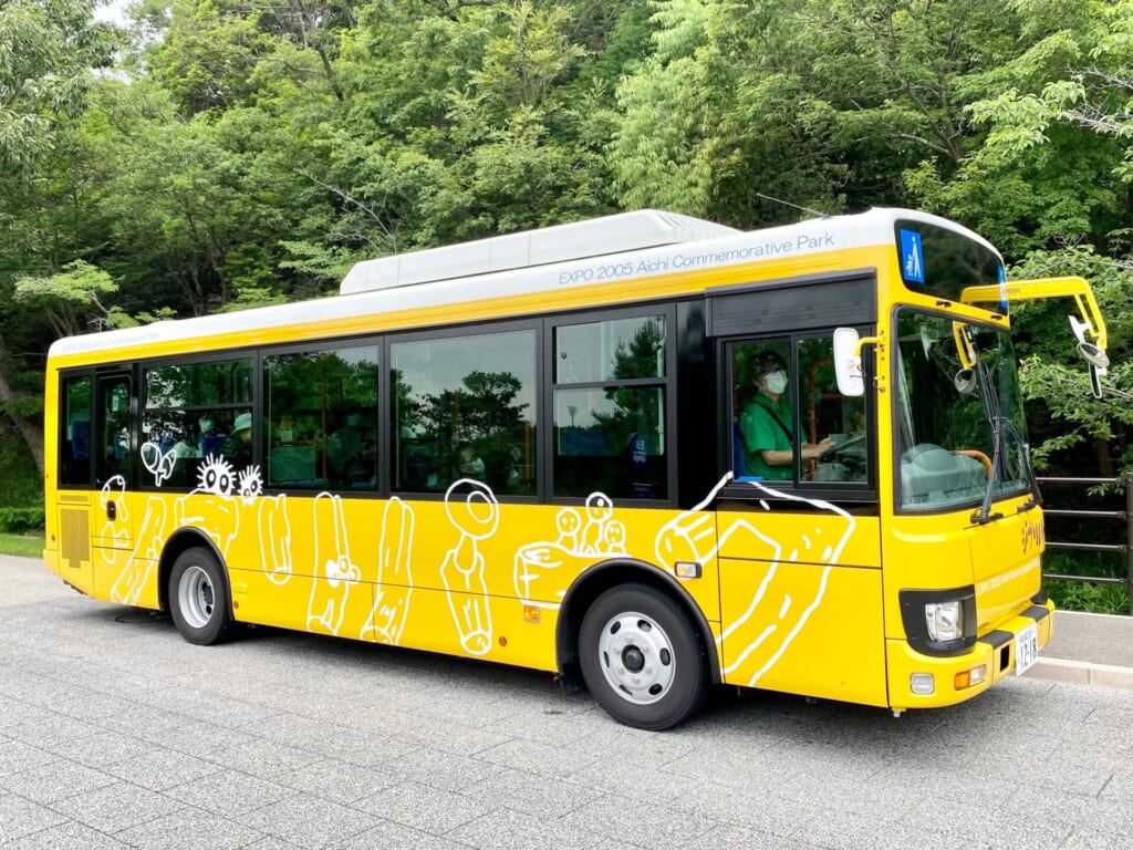 ジブリパークの無料エリア:園内周遊バスに乗る