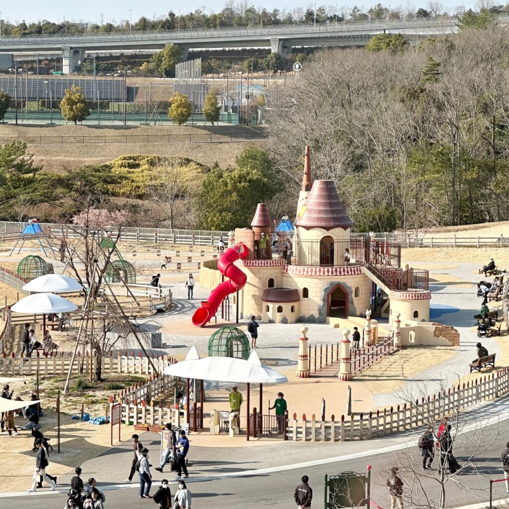 『ジブリパーク』で有料チケットがなくても無料で遊べるエリア:猫の城遊具