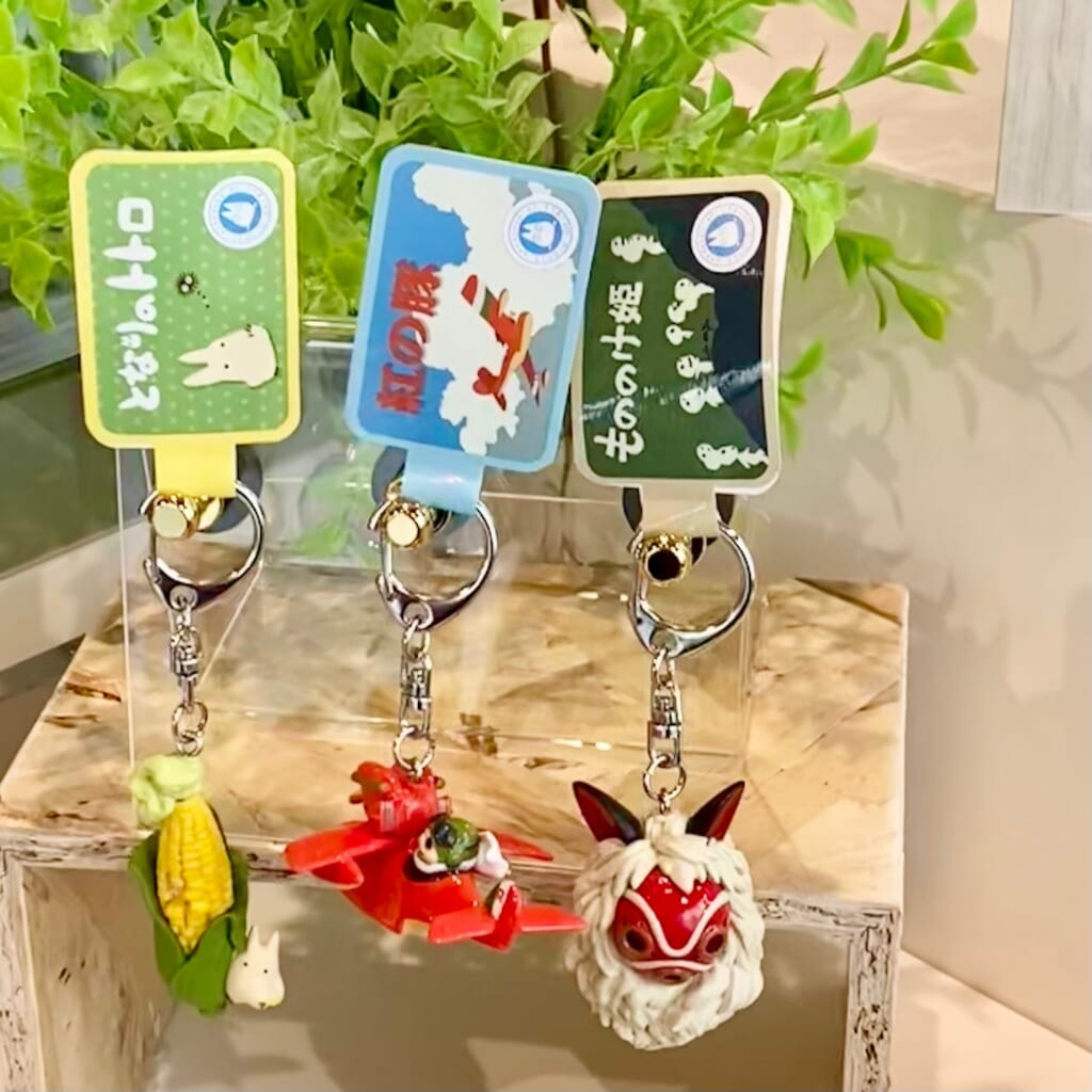 ジブリパーク無料エリア「ロタンダ風ヶ丘」で買えるお土産ジブリグッズ：キーホルダー