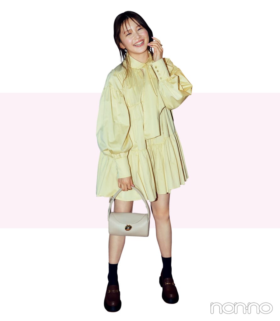 シャツミニワンピを着た久間田琳加