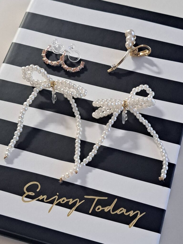 プチプラアクセサリー　3COINS　樹脂イヤリング　クリップ式イヤカフ