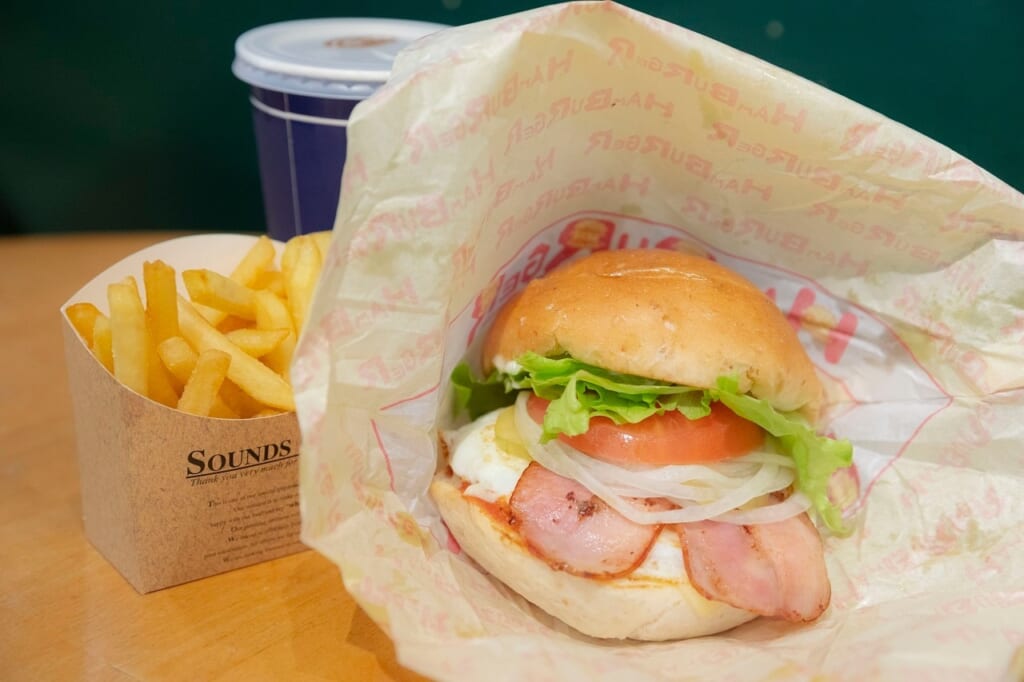 「長崎和牛入りSPバーガー」／『佐世保バーガー認定店ソーセージワーフ』