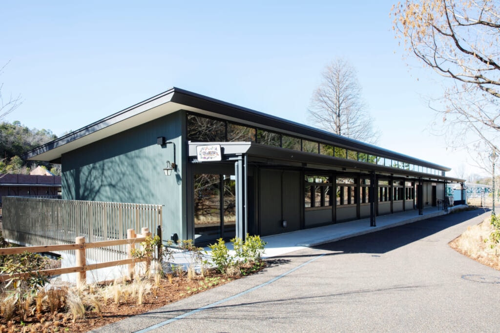 『ジブリパーク』「魔女の谷」でオリジナルグッズやお土産が買える物販施設「13人の魔女団」