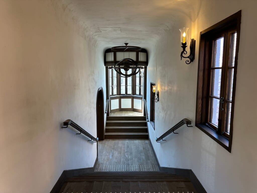 『ジブリパーク』「魔女の谷」のバリアフリー施設「魔女のエレベーター」