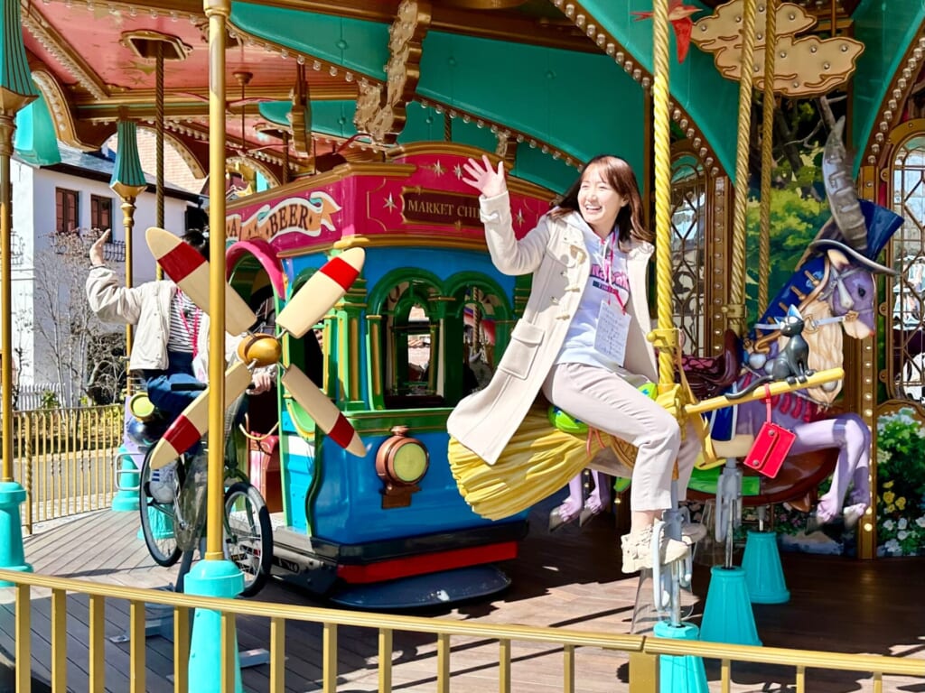 『ジブリパーク』「魔女の谷」に新しく完成した乗り物アトラクション・メリーゴーランド