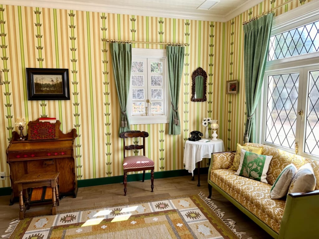 『ジブリパーク』「魔女の谷」の「オキノ邸」客間