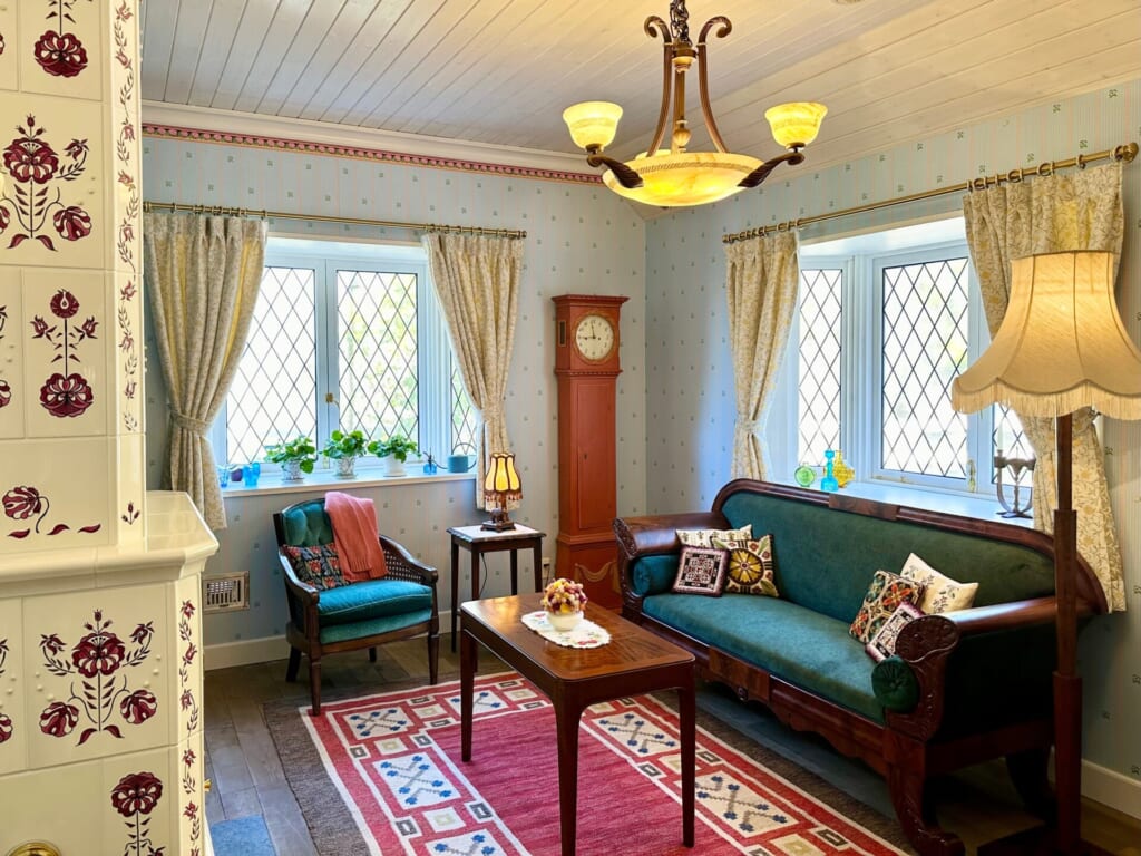 『ジブリパーク』「魔女の谷」の「オキノ邸」居間