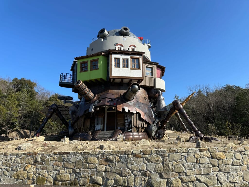 『ジブリパーク』「魔女の谷」の「ハウルの城」外観