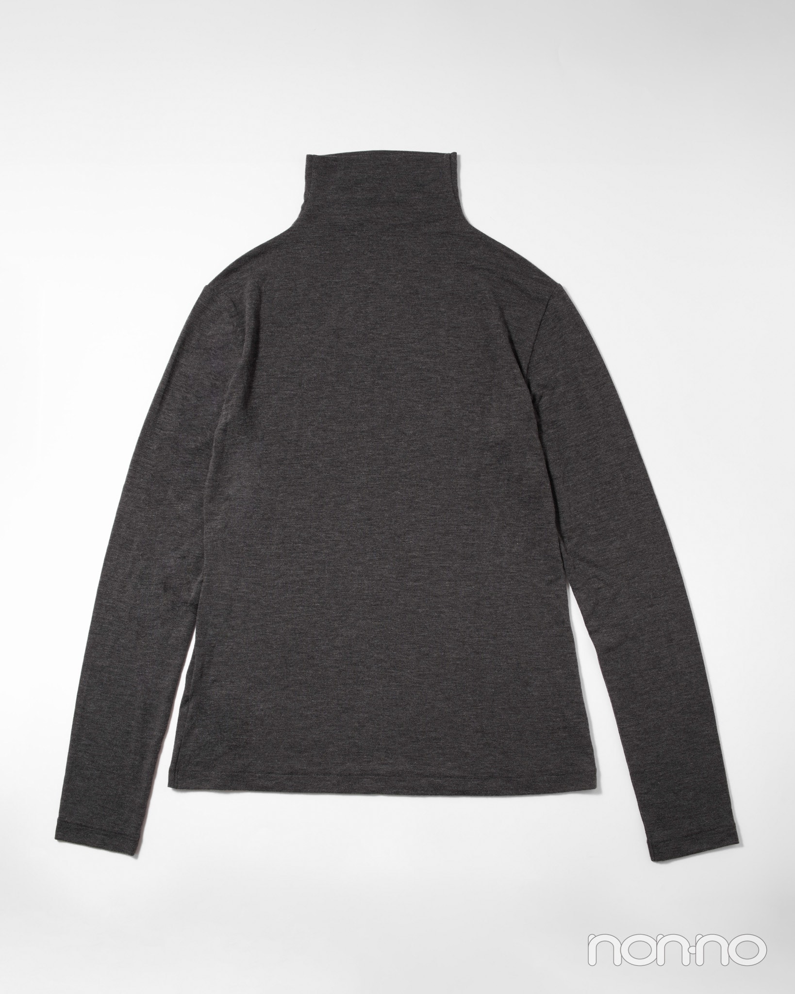 ユニクロ「極暖ヒートテック
カシミヤブレンドタートルネックT」の黒