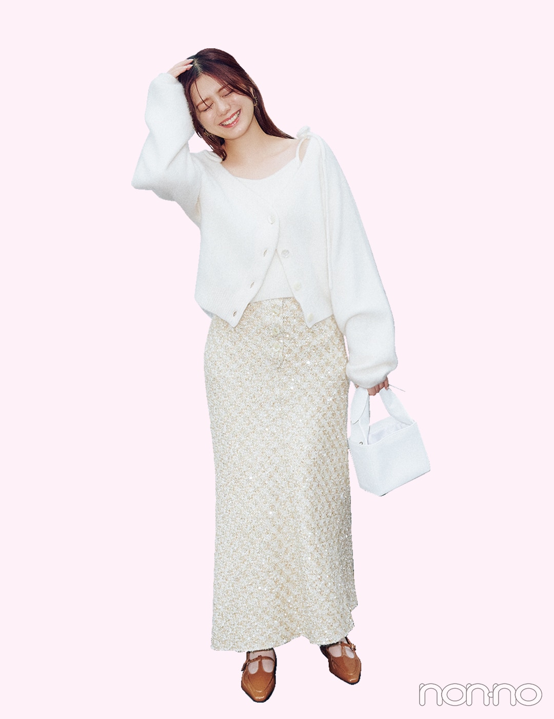 白カーディガン＆キャミ×白スカートの可愛い白ニットコーデ